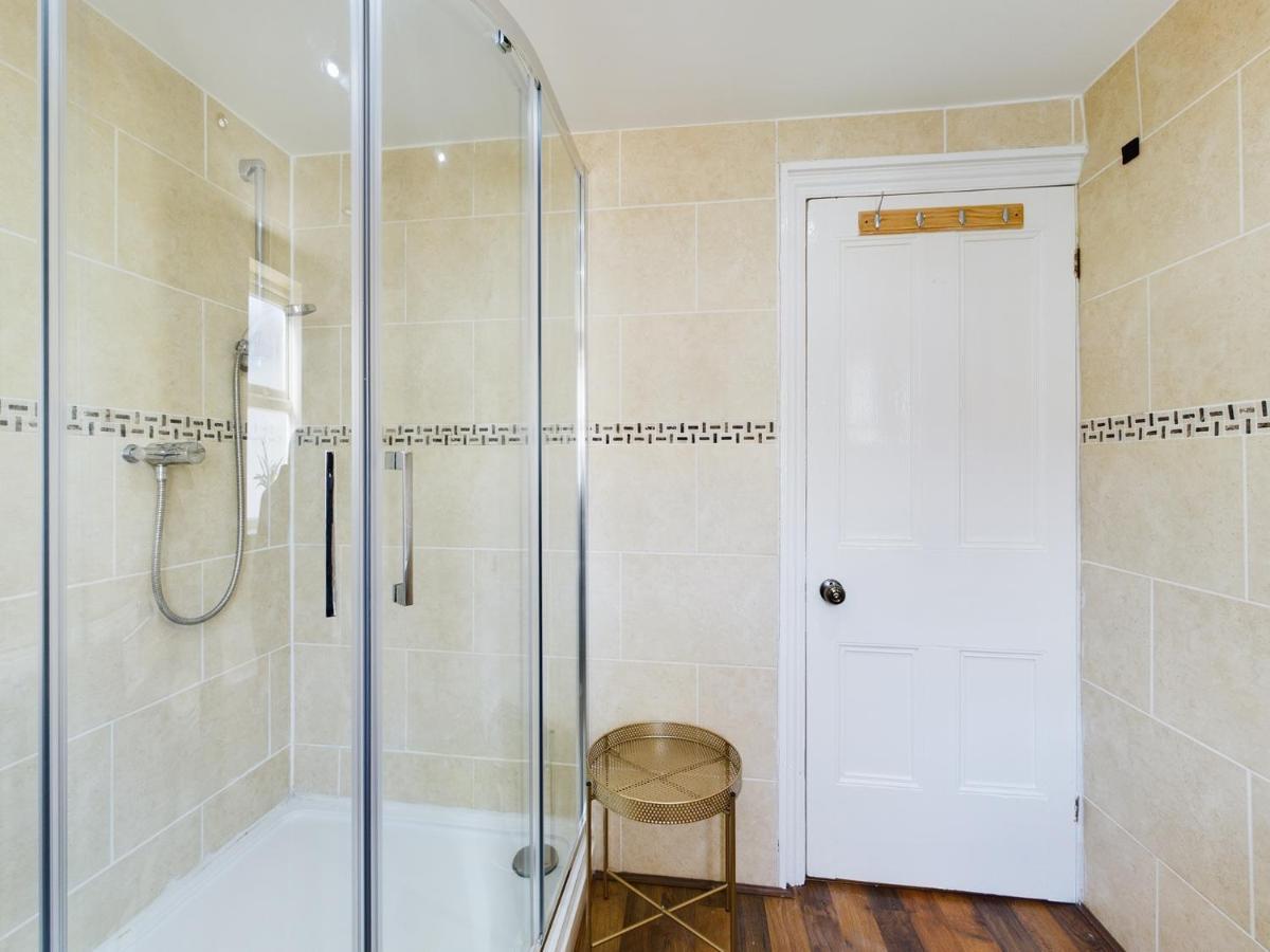 Modern 5 Bedroom House Near Lark Lane *