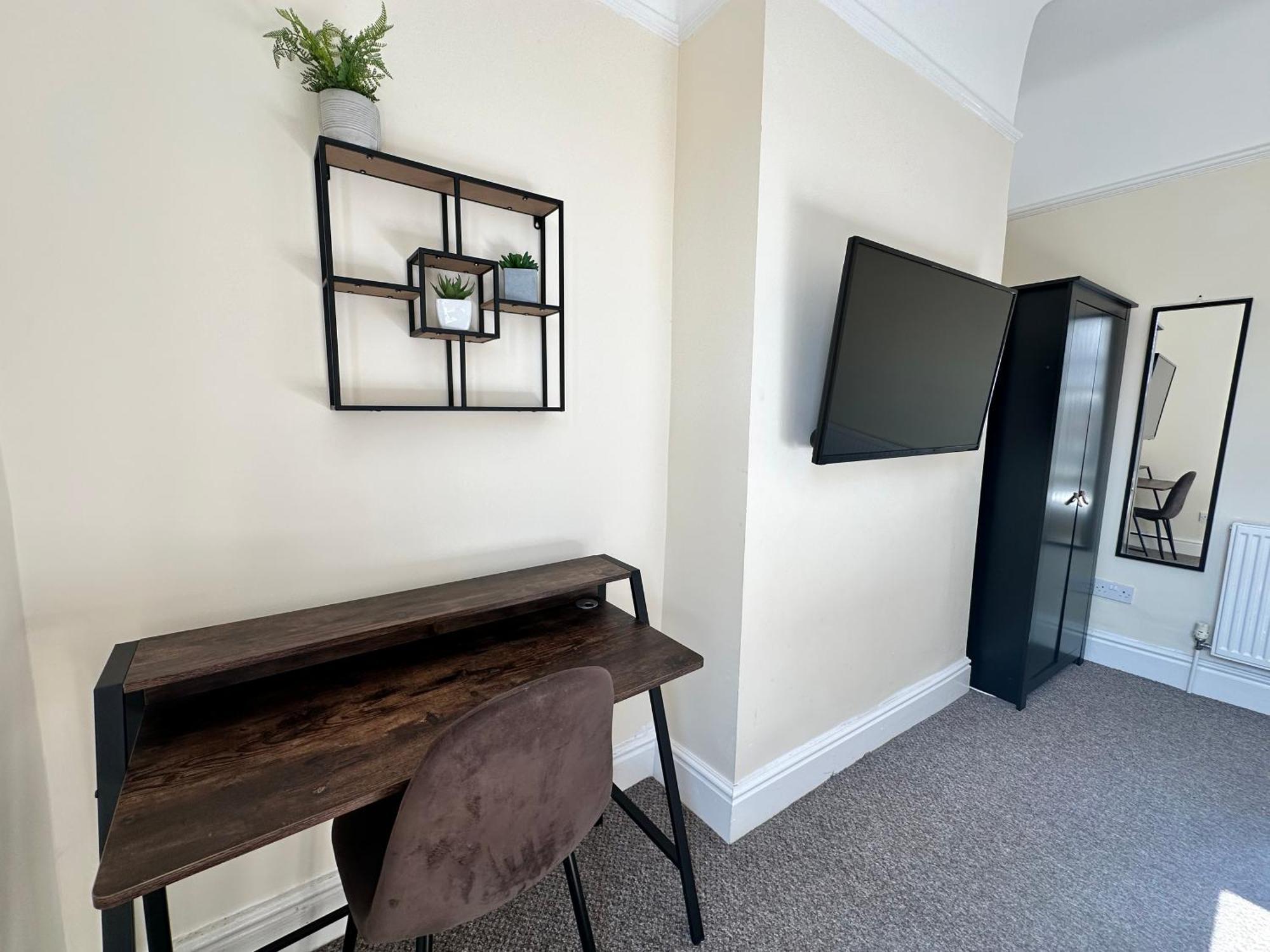 Modern 5 Bedroom House Near Lark Lane Liverpool