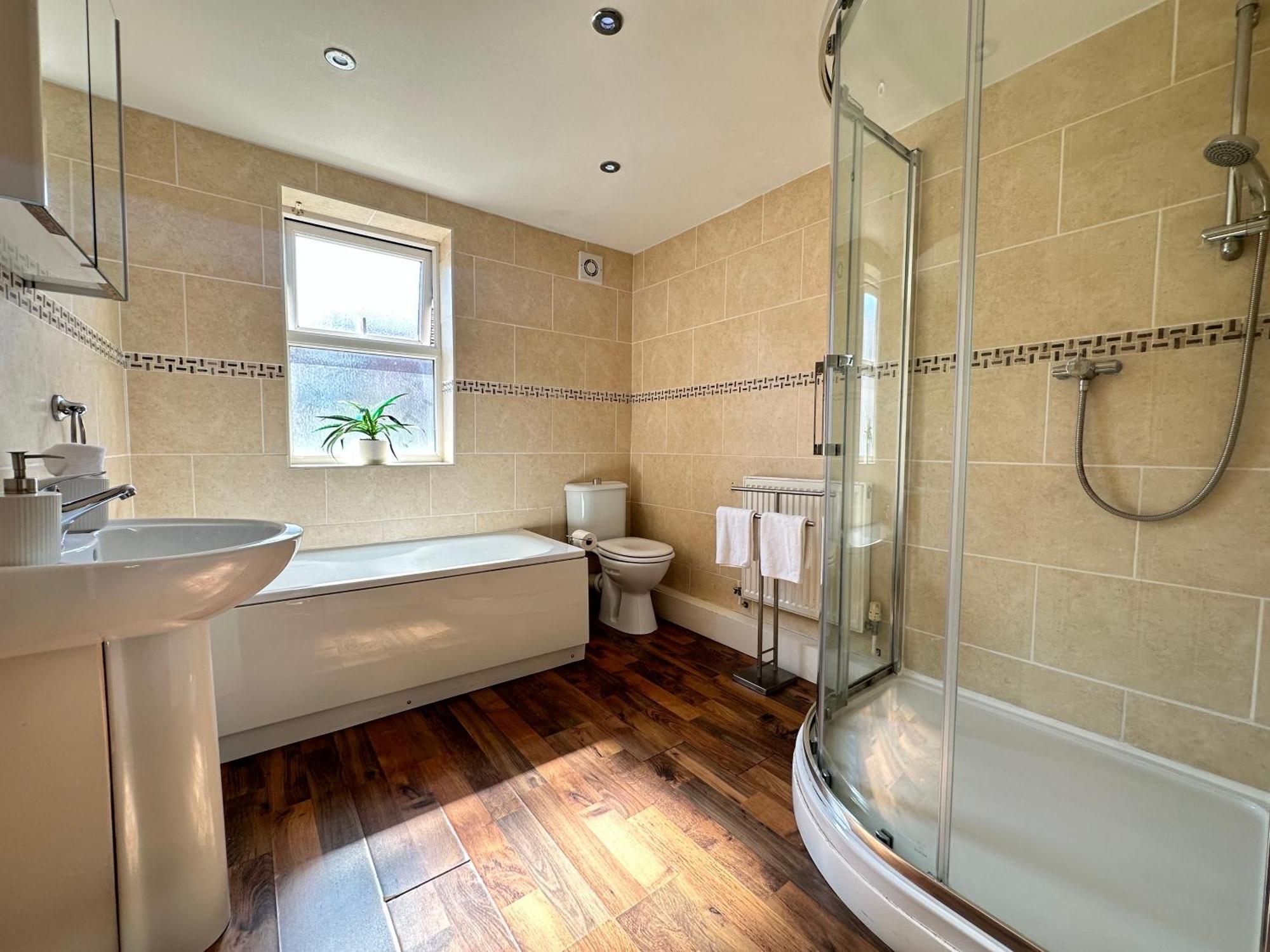 Modern 5 Bedroom House Near Lark Lane Apartment Liverpool
