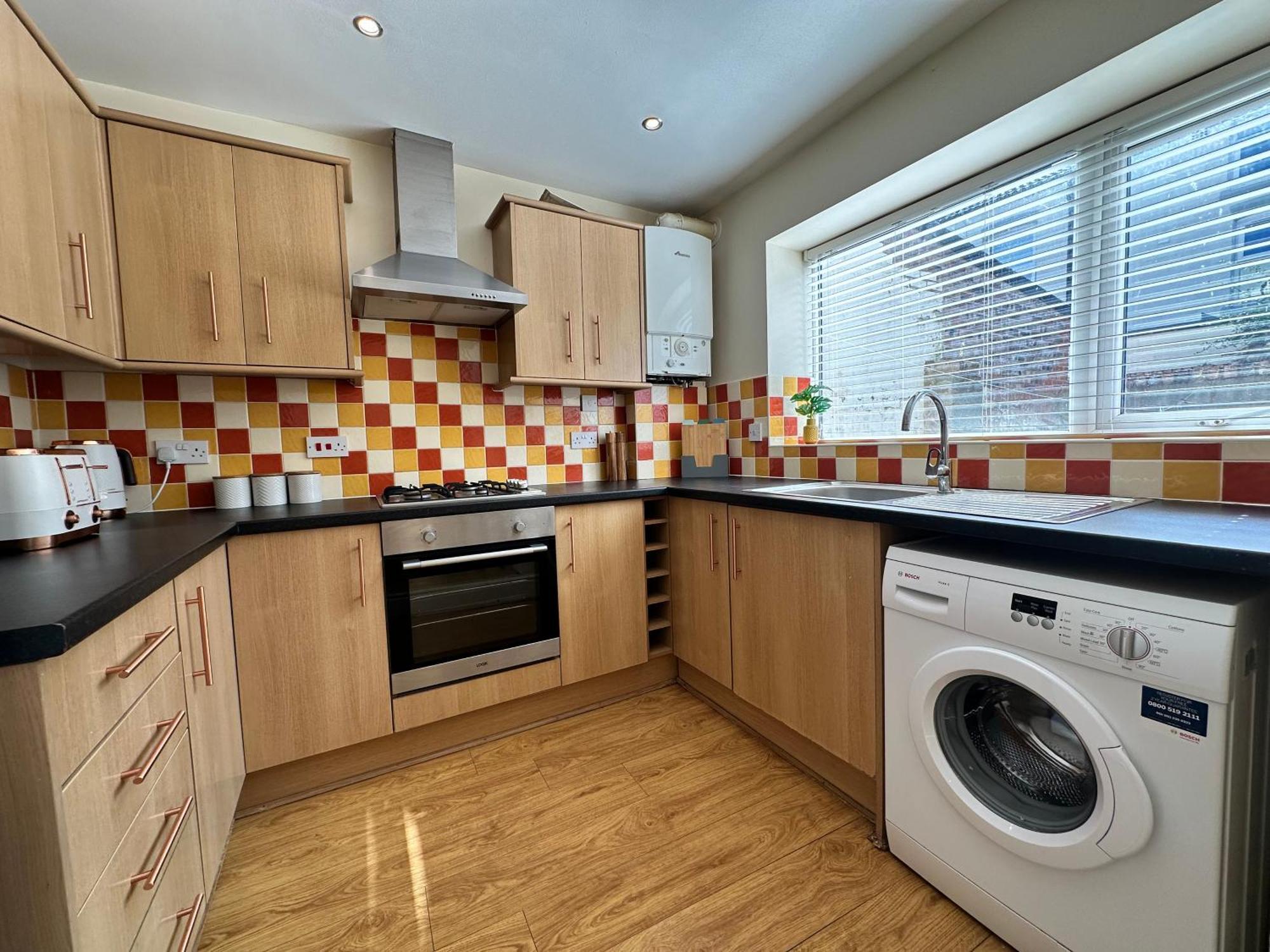 Modern 5 Bedroom House Near Lark Lane